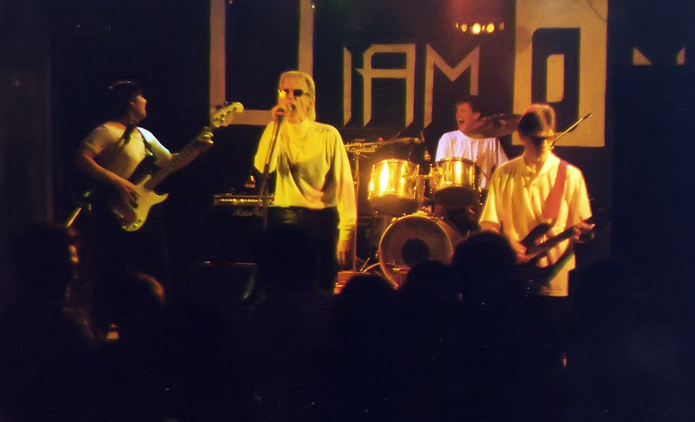 Gruppa_KAZEMAT_-_koncert_v_klube_DIAMOND_(1998)